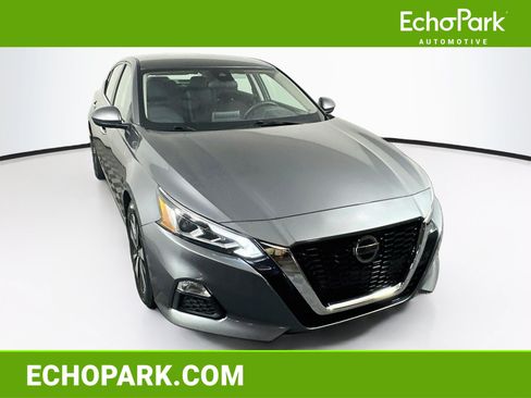 Used 2021 Nissan Altima 2.5 SV FWD image 1