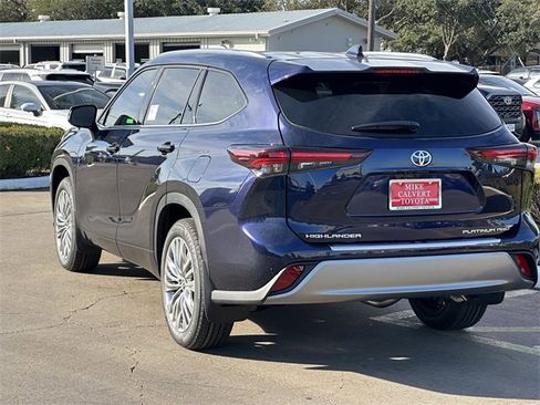 New 2026 Toyota Highlander Platinum image 5