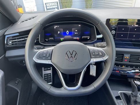 Certified 2025 Volkswagen Jetta Sport image 9