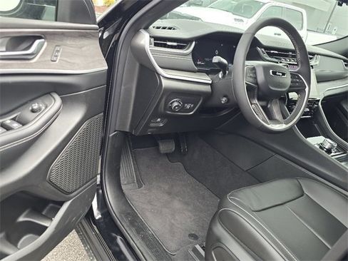 New 2025 Jeep Grand Cherokee Limited w/ Luxury Tech Group II image 4