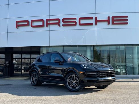 Certified 2024 Porsche Cayenne AWD/4WD image 18