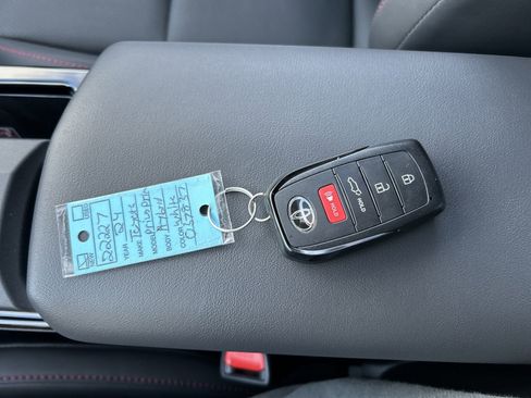 Used 2024 Toyota Prius Prime Premium w/ Advanced Technology Package image 28