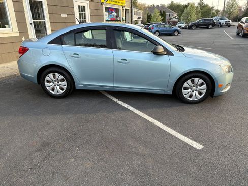 Used 2012 Chevrolet Cruze LS w/ Connectivity Package FWD image 4