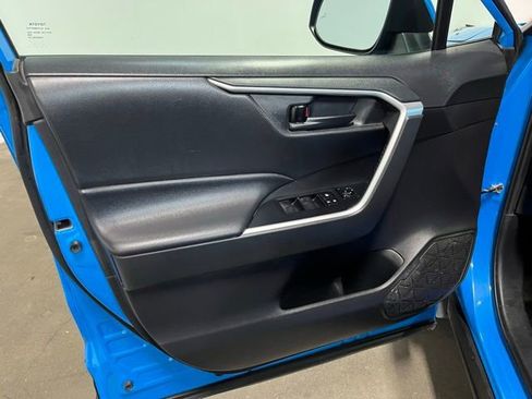 Used 2019 Toyota RAV4 LE w/ Carpet Mat Package AWD/4WD image 21
