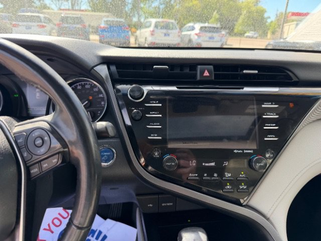 Used 2020 Toyota Camry SE w/ Sunroof Package FWD image 28