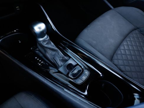 Used 2020 Toyota C-HR XLE image 35