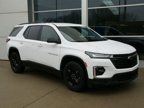 Used 2022 Chevrolet Traverse LS w/ Midnight/Sport Edition image 7