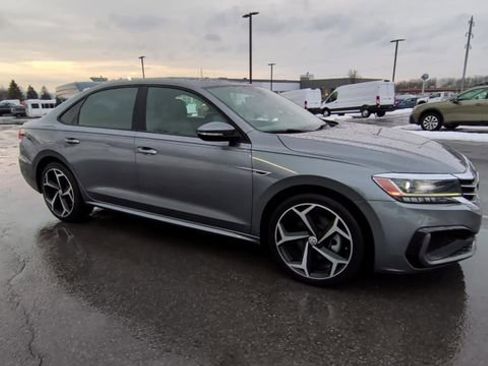 Used 2021 Volkswagen Passat 2.0T R-Line image 2