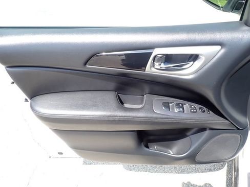 Used 2018 Nissan Pathfinder SV AWD/4WD image 21