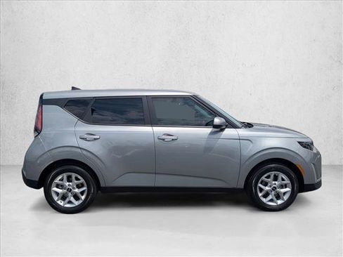 Used 2024 Kia Soul LX w/ Option Group 015 FWD image 4