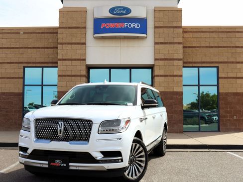 Used 2020 Lincoln Navigator L Reserve w/ Luxury Package AWD/4WD image 2