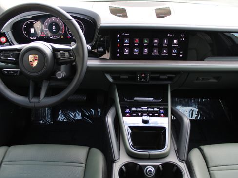 Certified 2025 Porsche Cayenne image 15