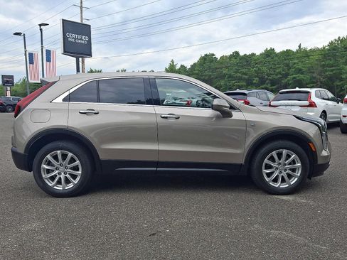 Used 2023 Cadillac XT4 Luxury w/ Cold Weather Package FWD image 7