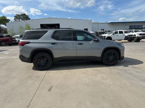 Used 2023 Chevrolet Traverse Premier w/ Redline Edition image 6