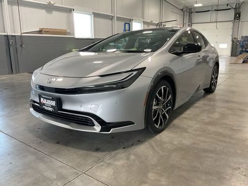 New 2026 Toyota Prius Plug-In Hybrid FWD image 3
