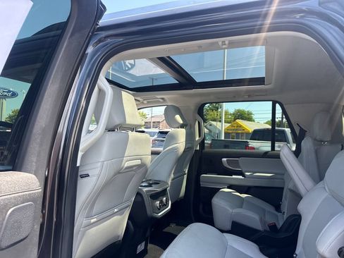 Used 2025 Ford Expedition Platinum w/ Driver's Package AWD/4WD image 21