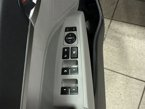Used 2020 Hyundai Elantra Value Edition image 22
