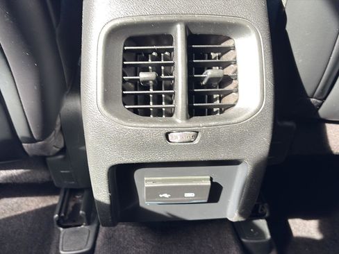 Used 2019 Jeep Cherokee Latitude Plus w/ Cold Weather Group image 22