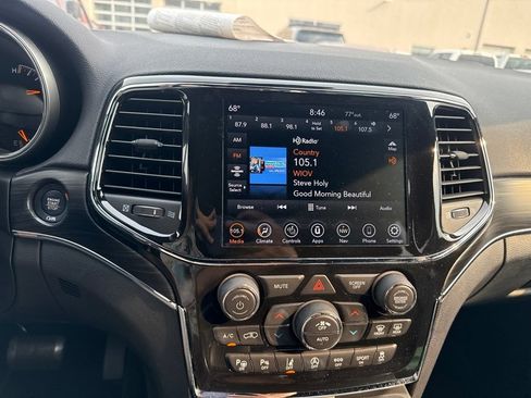 Certified 2021 Jeep Grand Cherokee Limited w/ Premium Lighting Group AWD/4WD image 10