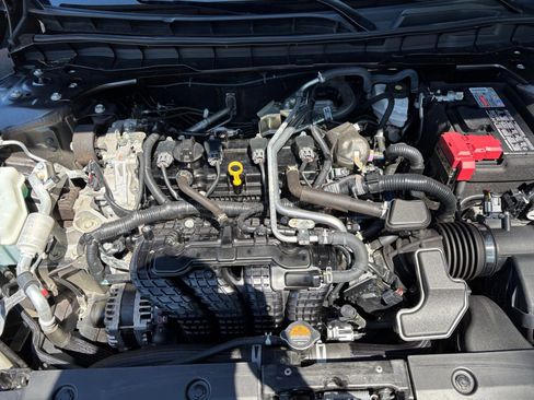 Used 2025 Nissan Altima 2.5 SV FWD image 33