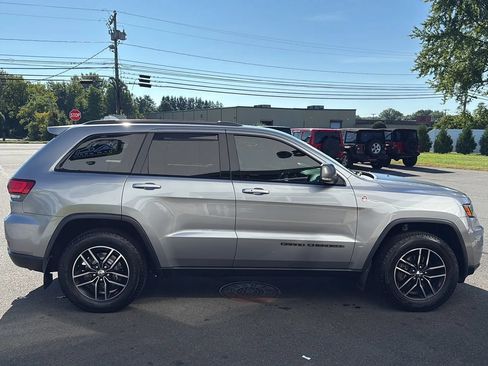 Used 2017 Jeep Grand Cherokee Trailhawk AWD/4WD image 12