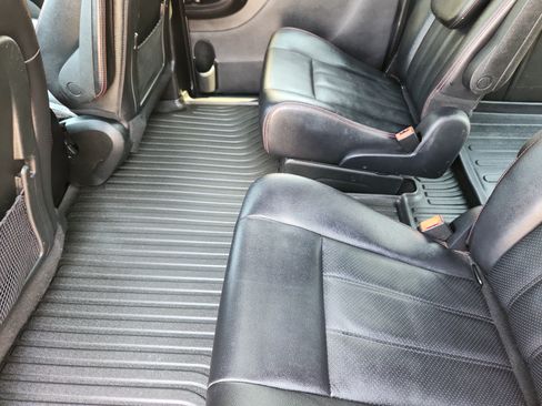 Used 2019 Dodge Grand Caravan GT FWD image 14