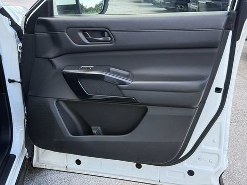 Used 2024 Nissan Pathfinder SV FWD image 34