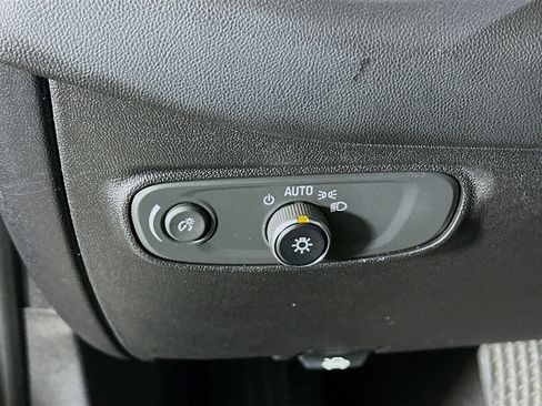 Used 2018 Chevrolet Equinox LT image 17