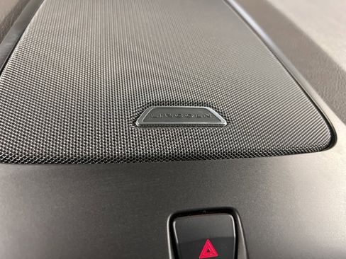 Used 2019 Lincoln Continental Select w/ Continental Climate Package image 24