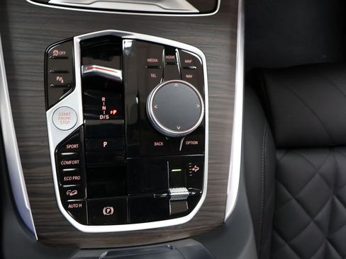 Used 2025 BMW X7 xDrive40i w/ Premium Package image 18