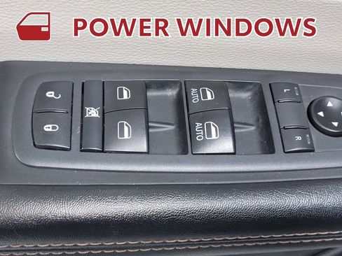 Used 2020 Chrysler Pacifica Touring-L image 21