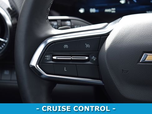 Used 2025 Chevrolet Equinox LT w/ Safety and Technology Package image 12