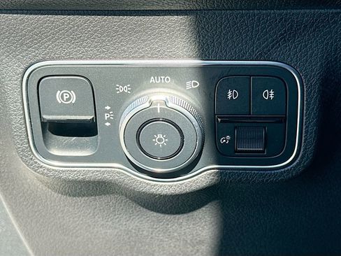 Used 2024 Mercedes-Benz GLB 250 image 10