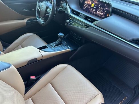 Certified 2021 Lexus ES 350 w/ Premium Package image 19