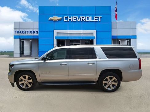 Used 2016 Chevrolet Suburban LTZ RWD image 6