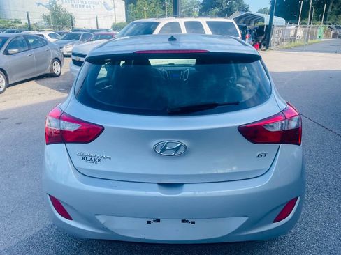 Used 2017 Hyundai Elantra GT image 5