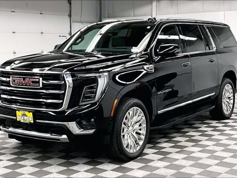 Used 2025 GMC Yukon XL Elevation w/ Elevation Premium Package AWD/4WD image 12