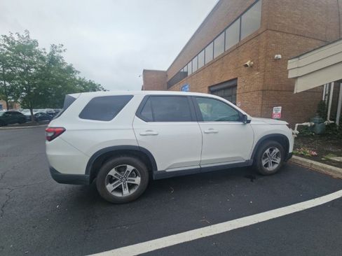 Used 2023 Honda Pilot EX-L image 3