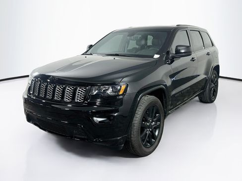 Used 2019 Jeep Grand Cherokee Altitude RWD image 3