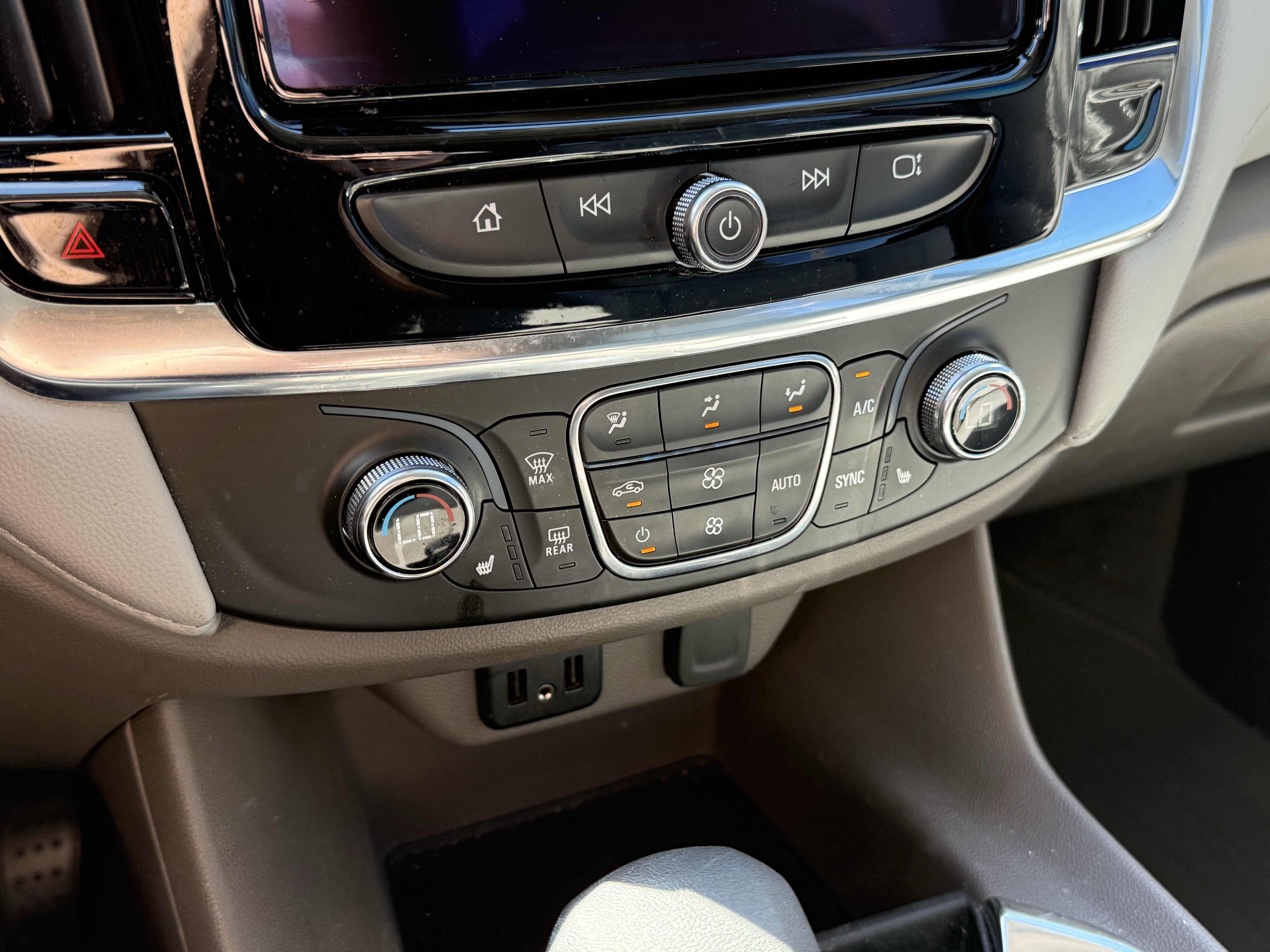 Used 2021 Chevrolet Traverse LT FWD image 16
