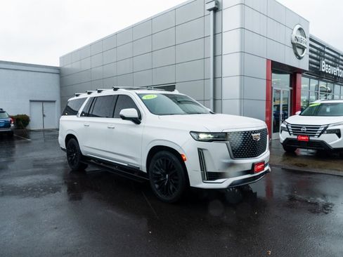 Used 2021 Cadillac Escalade ESV Premium Luxury w/ Driver Assist Tech Package image 29