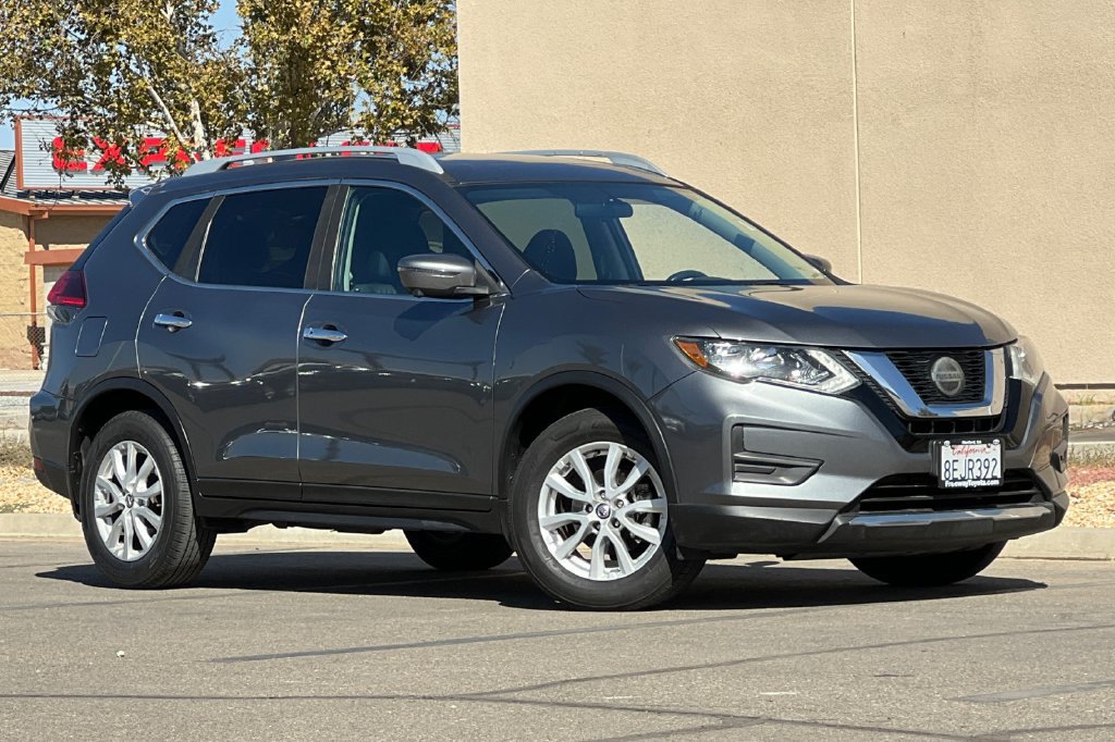 Used 2018 Nissan Rogue SV w/ Sun & Sound Touring Package FWD image 2