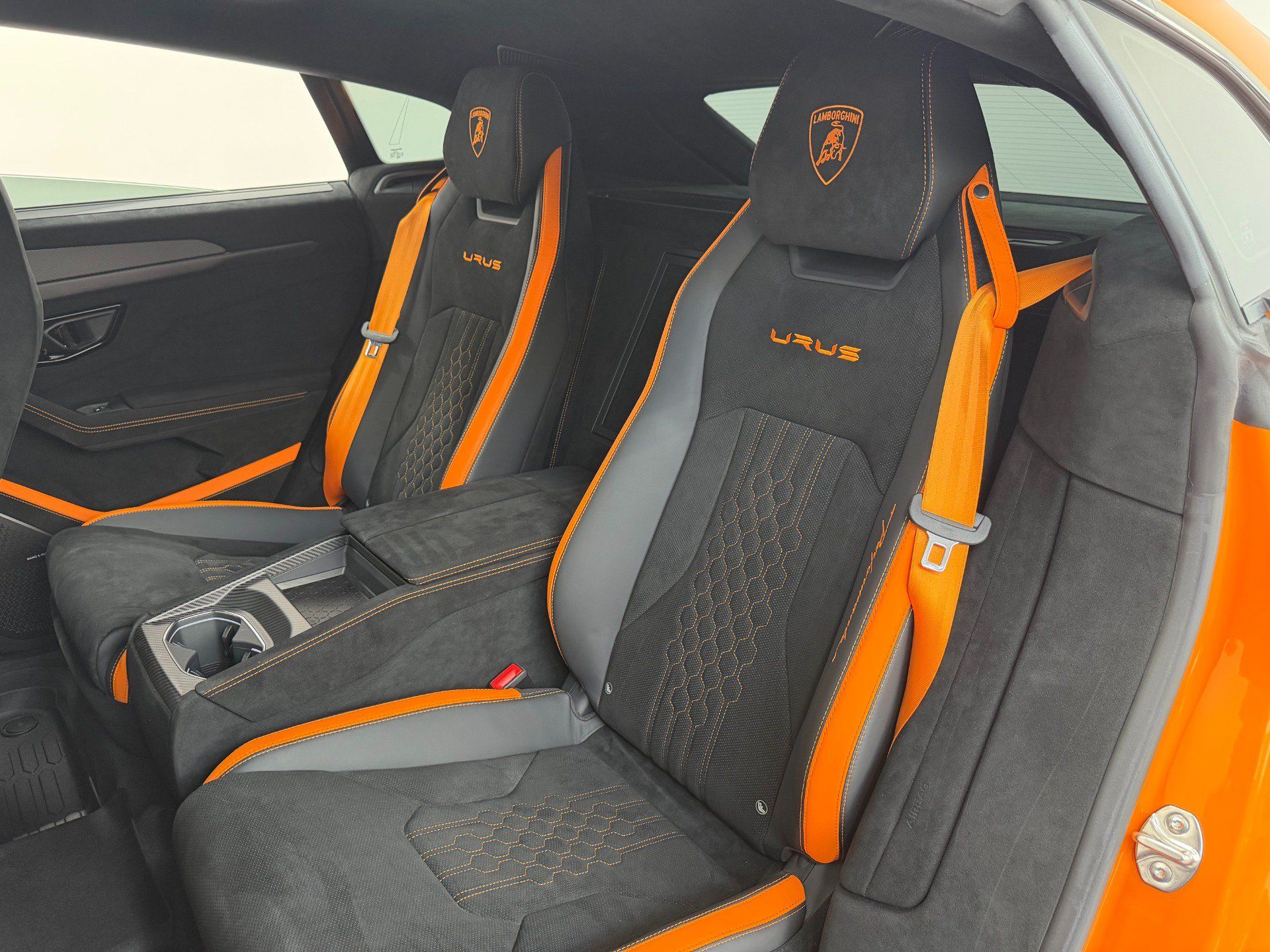Used 2024 Lamborghini Urus Performante AWD/4WD image 25