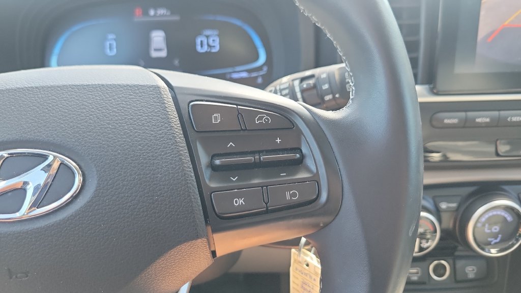 Certified 2023 Hyundai Venue SEL FWD image 22