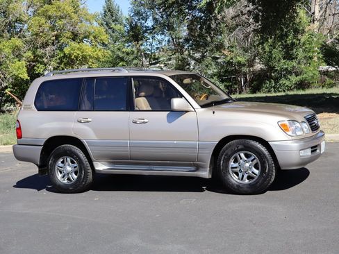 Used 2001 Lexus LX 470 4WD image 2