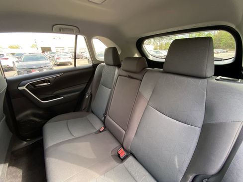 Used 2025 Toyota RAV4 XLE AWD/4WD image 25