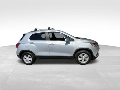 Used 2020 Chevrolet Trax LT w/ LT Convenience Package FWD image 20