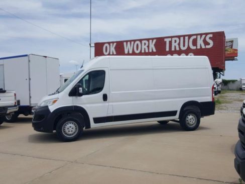 Used 2025 RAM ProMaster 2500 w/ Convenience Group FWD image 2