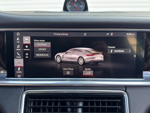 Used 2019 Porsche Panamera RWD image 25