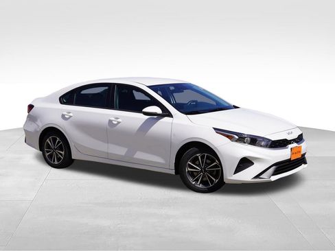 Certified 2023 Kia Forte LXS w/ LXS Technology Package FWD image 2